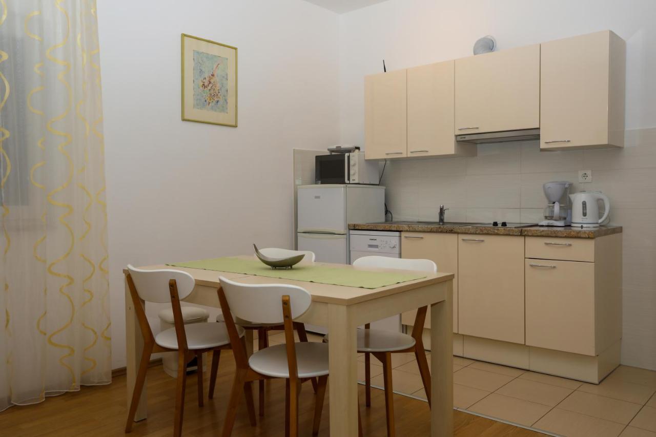 Apartments Stipe Plazibat Hvar Town Exterior photo